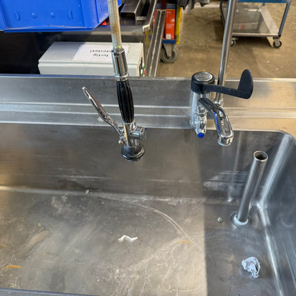 Wassertransferdruck Waschbecken