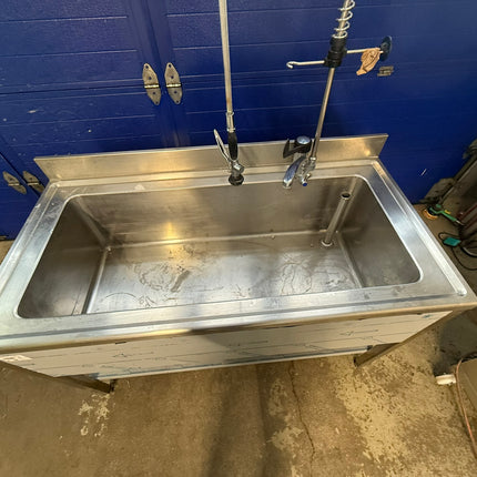 Wassertransferdruck Waschbecken