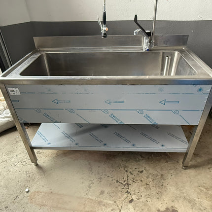 Wassertransferdruck Waschbecken