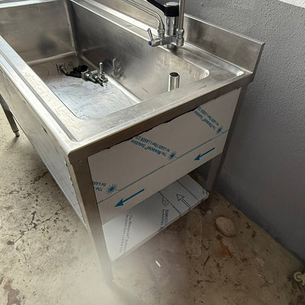 Wassertransferdruck Waschbecken